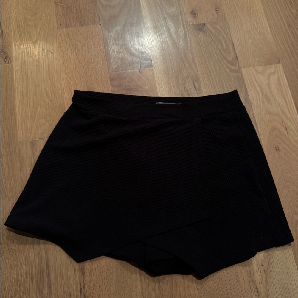 Potter's Pot Black Skorts with Flowy Ruffled Hem